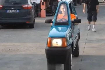 Ne, ovo nije iluzija: Od otpada je stvoren najuži auto na svijetu, ljudi ne vjeruju očima