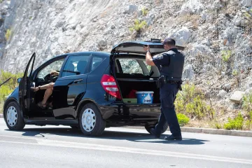 Brutalno tukli mladića (25) pa ga strpali u gepek: Trojica nasilnika idu u pritvor