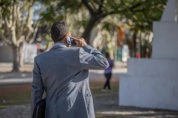 Ne ispuštate mobitel iz ruku? Stručnjaci upozoravaju na ovih 19 ozbiljnih zdravstvenih posljedica