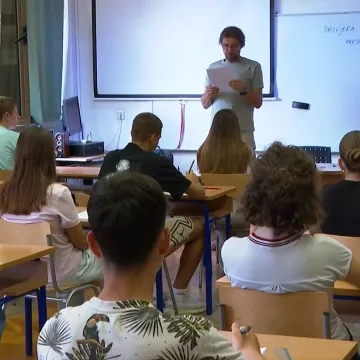 Stigli su konačni rezultati upisa: Gimnazije su i dalje najtraženije, a frizeri postali hit među odlikašima