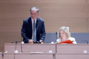 Kaos u Saboru nakon Pupovčevog pitanja: Jedan zastupnik uzviknuo 'Za dom spremni'