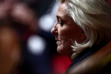 Policija upala u u stožer Le Pen: Nova višemilijunska afera trese ekstremnu desnicu!