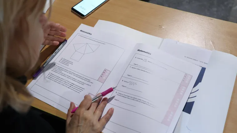 Čak 14 % učenika dobilo nulu na eseju, a šokirat će vas kada vidite koliko je maturanata manje nego 2015.