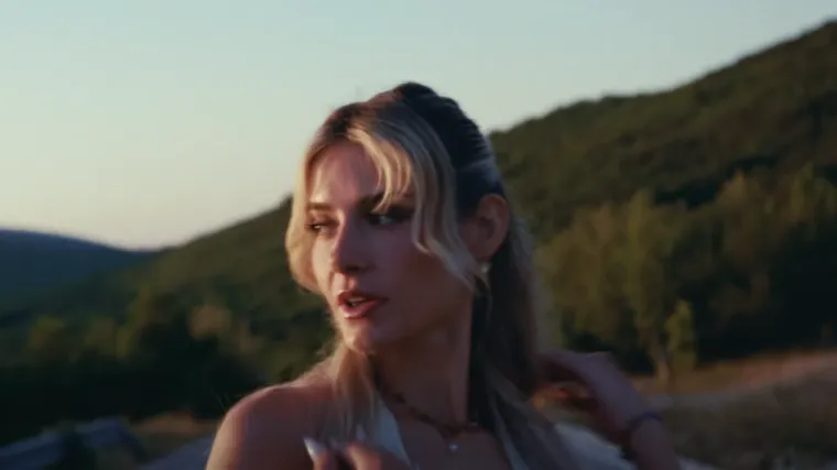 Lijepa Vanessa Kralj prepustila se morskim užicima na snimanju spota za pjesmu Apolon