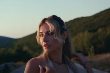 Lijepa Vanessa Kralj prepustila se morskim užicima na snimanju spota za pjesmu Apolon