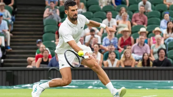 Drama na Wimbledonu: Đoković preživio pad, prošao u polufinale, čeka ga Sinner!