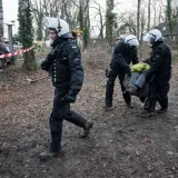 Tinejdžericu (19) pronašli zatočenu u drvenoj kutiji: Policajci su čuli vrisak iz staje