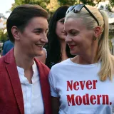 Tko je Milica koja godinama ljubi Anu Brnabić? Nakon rođenja sina s političarkom je imala niz problema
