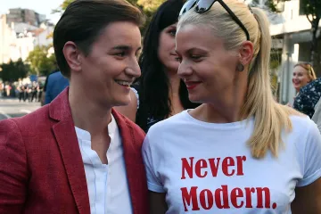 Tko je Milica koja godinama ljubi Anu Brnabić? Nakon rođenja sina s političarkom je imala niz problema