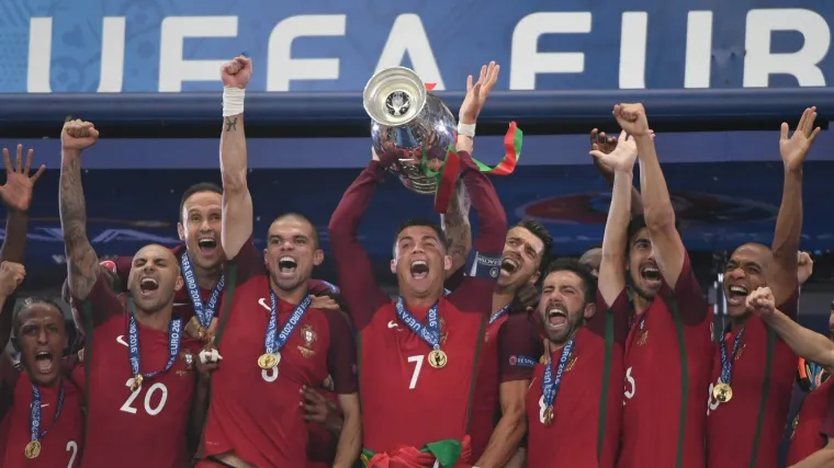 Ronaldo je izašao iz igre u suzama, bio pomoćni trener pa podigao trofej europskog prvaka