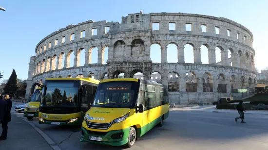 Autobusom naletio na ženu (86) na pješačkom, preminula je u bolnici