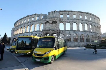 Autobusom naletio na ženu (86) na pješačkom, preminula je u bolnici