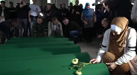 Krenula je kolona s posmrtnim ostacima sedmero žrtva genocida
