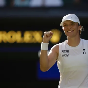 Iga Światek ekspresno pomela Belindu Bencic za finale Wimbledona