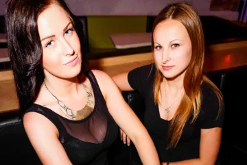 Nikakve šarene boje i teški kič: Djevojke u crnim haljinicama bile su melem za oči u gomili