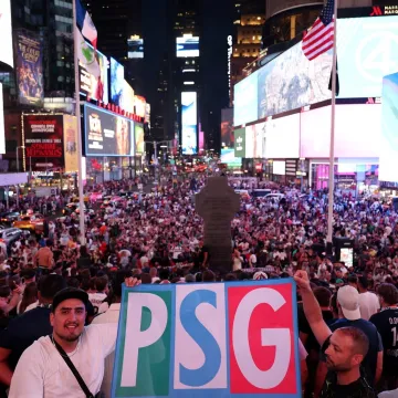 Pariški ultrasi okupirali Times Square: Ludilo pred finale Svjetskog klupskog prvenstva!