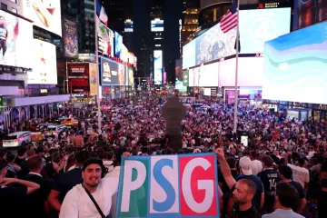 Pariški ultrasi okupirali Times Square: Ludilo pred finale Svjetskog klupskog prvenstva!