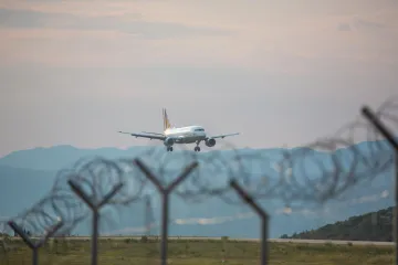 Avion poletio iz Dubrovnika pa mu se zapalio motor, morao hitno sletjeti