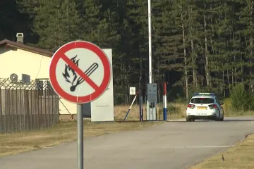 Otvorena bočna vrata? Evo kako su muškarci autom upali u vojarnu u Udbini