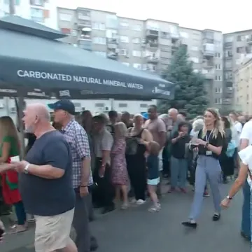 Glazba, besplatna hrana i piće, ali i bazen: Počeo je tradicionalni tulum kod vatrogasaca