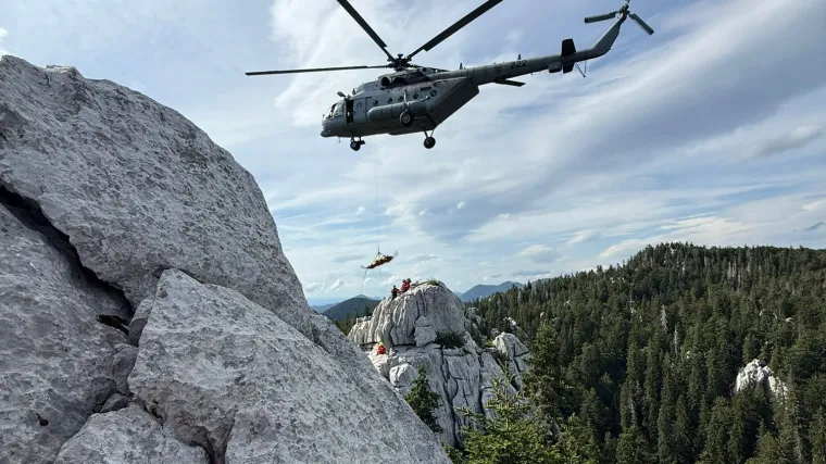 HGSS spasio ženu koja je zadobila teške ozljede na stijenama: 'Da nije bilo helikoptera...'
