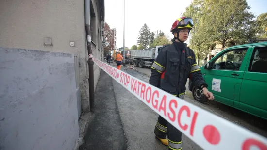 Neviđena jutarnja drama u Zagrebu: Bujica nahrlila u dvorište bolnice, vatrogasci na terenu