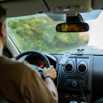 Zabunom je ostavio suprugu na benzinskoj postaji, primijetio je da nema nakon što se udaljio 320 km!