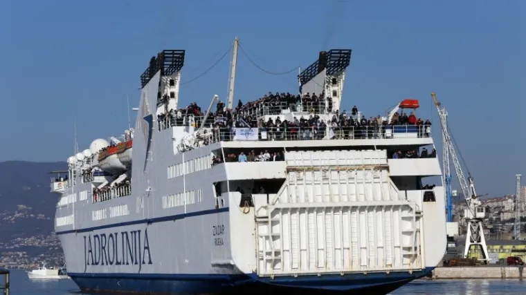 Paus traži trajekt za Unije i Susak, Puljak želi da gradovi odlučuju o radu noćnih klubova