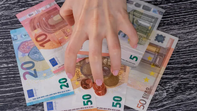 Prevarant opelješio ženu za 43.000 eura: Sve je počelo pričom o paketu iz Amerike