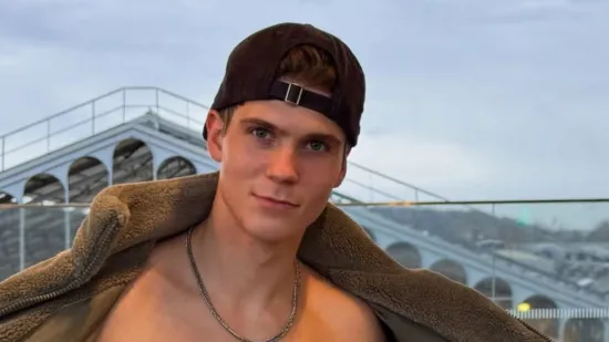 Britanski influencer s OnlyFansa šokirao mnoge: 'Moja mama snima sav moj sadržaj'