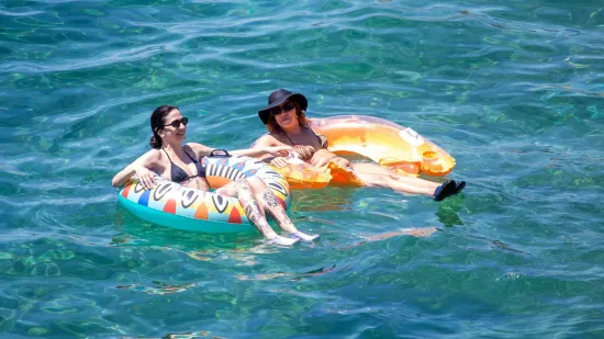 Tko nosi leptiriće i crviće na plažu, a tko ide na koncert Coldpaya: Zastupnici idu na ljeto