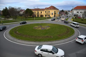 U Bjelovaru osvanuli kukasti križevi, građani uznemireni