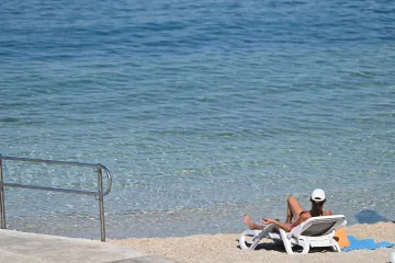 Smrt muškarca iz BiH na hrvatskoj plaži šokirala: 'Hitna ga je ostavila ispod suncobrana...'