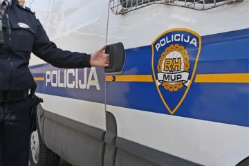 Sa sjekirom pozvao na sukob Nijemca: Ovaj izašao s palicom, pa uslijedila makljaža