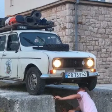 Doputovali su u Hrvatsku iz Norveške u Renaultu 4, pa se bućnuli baš tamo gdje se to ne smije