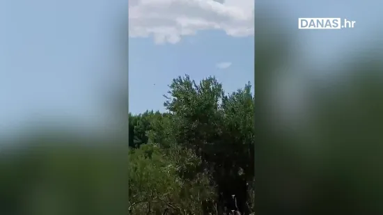 Ponovno bukti u Dalmaciji! Na terenu vatrogasci i kanader