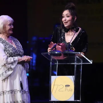 Zrinka Cvitešić blistala u crnom: Nagrada i svi pogledi bili su njezini