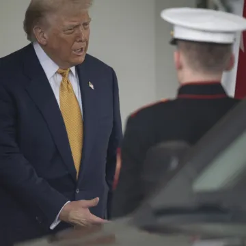 Misterij šake Donalda Trumpa, krenule teorije: 'I ranije je imao slične tragove...'