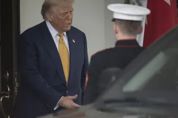 Misterij šake Donalda Trumpa, krenule teorije: 'I ranije je imao slične tragove...'