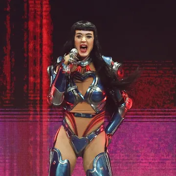 Katy Perry dobila sudsku zabranu protiv muškarca koji ju je uznemiravao pred kućom