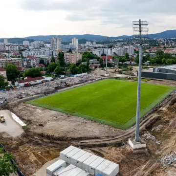 Bijesni na gradonačelnika: Svađa u Zagrebu oko reflektora koji su iz Kranjčevićeve završili na hipodromu