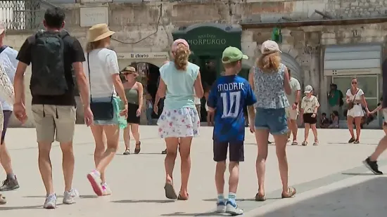 Psi smiju, a djeca ne? Oglas iz Vodica podigao buru, provjerili smo što kažu zakoni