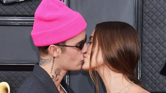 Julia Roberts, Justin Bieber, Anne Hathaway.... Slavni koji su završili u vezi s vlastitim obožavateljima