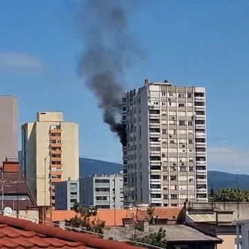 Požar u Zagrebu: Gori stan u stambenoj zgradi