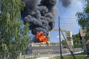 Veliki požar u tvornici kraj Daruvara, svi vatrogasci na terenu