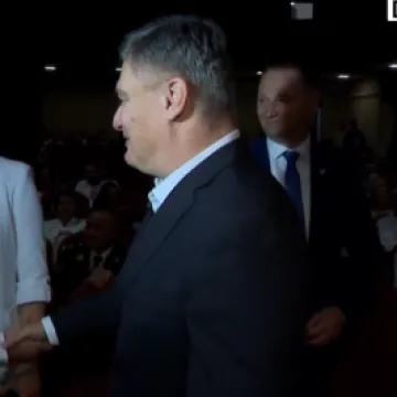 Pogledajte tko je predsjedniku utonuo u zagrljaj, nije mogao skinuti osmijeh s lica