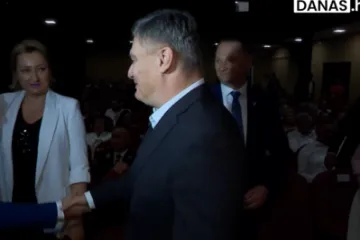 Pogledajte tko je predsjedniku utonuo u zagrljaj, nije mogao skinuti osmijeh s lica