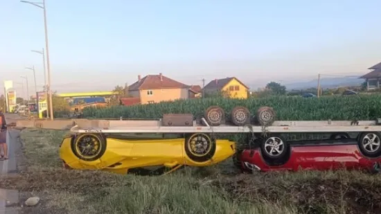 Ferrari i Mercedes završili na krovu: Čovjek se hvatao za glavu...
