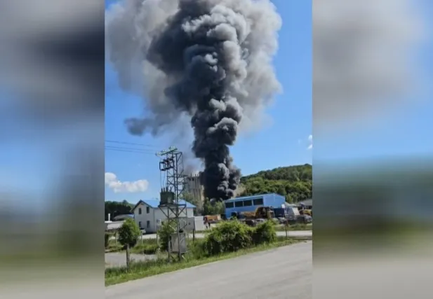 Veliki požar buknuo u tvornici kod Daruvara: Vatrogasac otkrio detalje