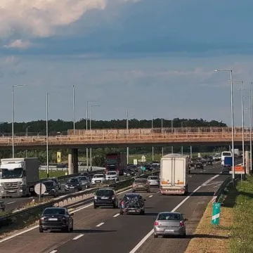 Gužve prema moru, pred Krkom kolona dosegla 4 kilometra. HAK objavio poruku vozačima